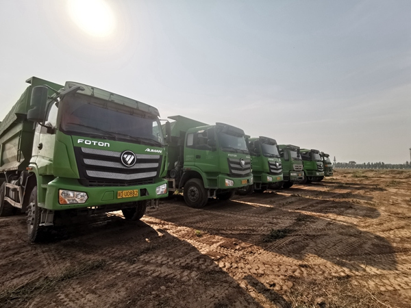 1588338621.jpg 4施工現(xiàn)場(chǎng)車(chē)輛整裝待發(fā)2.jpg