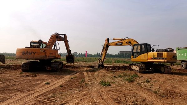 1588338640.jpg 6接待中心工程開(kāi)始土方開(kāi)挖施工2.jpg